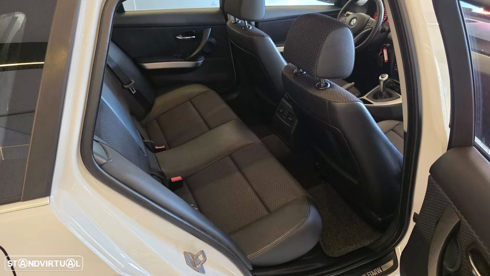 BMW 318 d Sport - 43