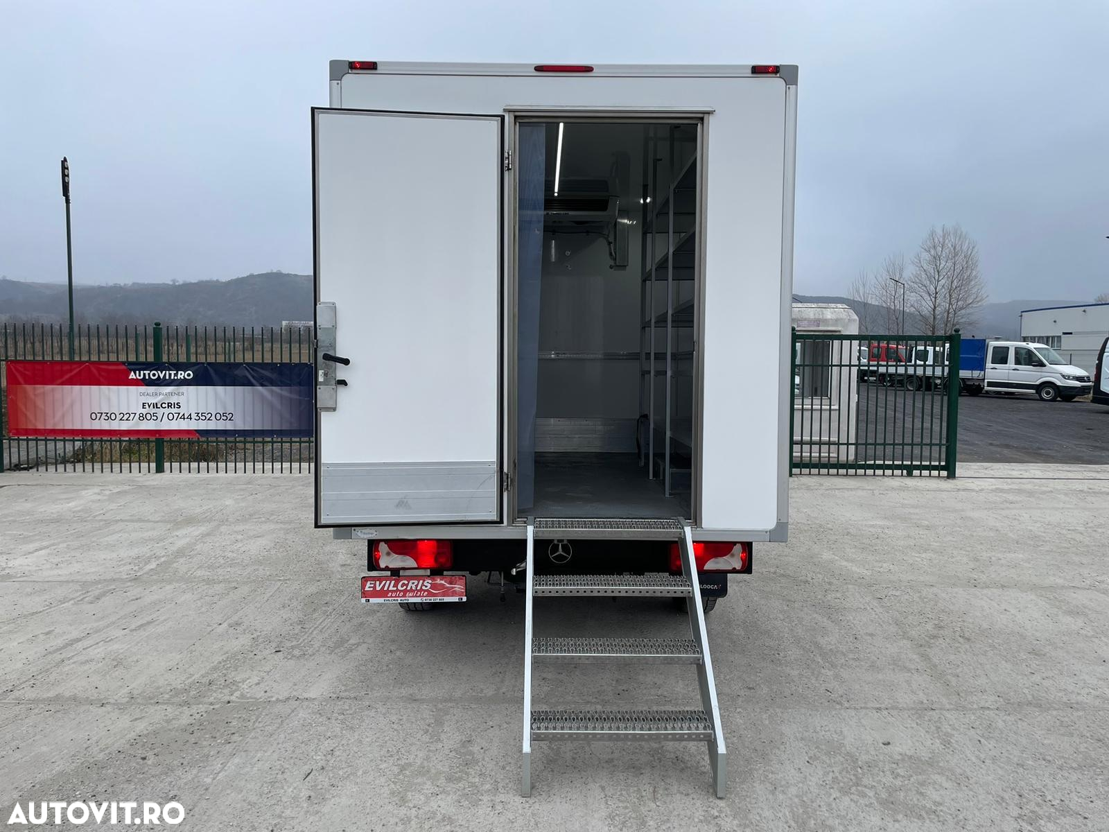 Mercedes-Benz Sprinter 319 CDI 3.0 D AUTOMAT FRIGORIFIC THERMO KING - 12