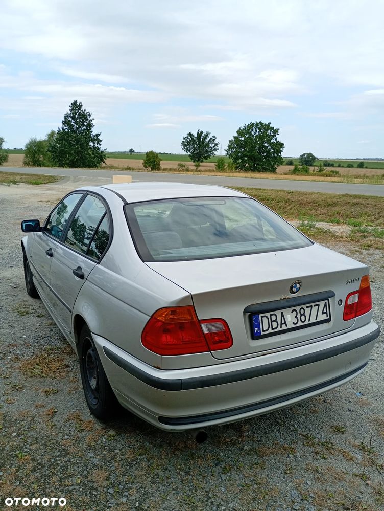 BMW Seria 3 318i - 5