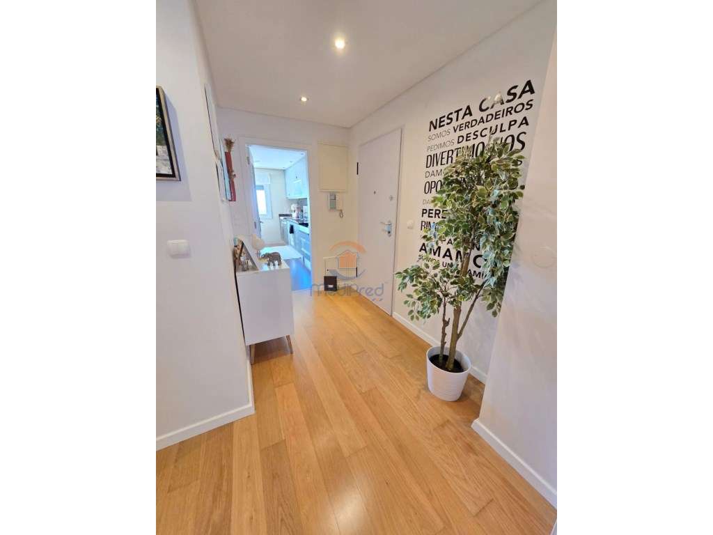 Apartamento T4 | Urbanização Jardim da Amoreira, Ramada - Grande imagem: 5/37