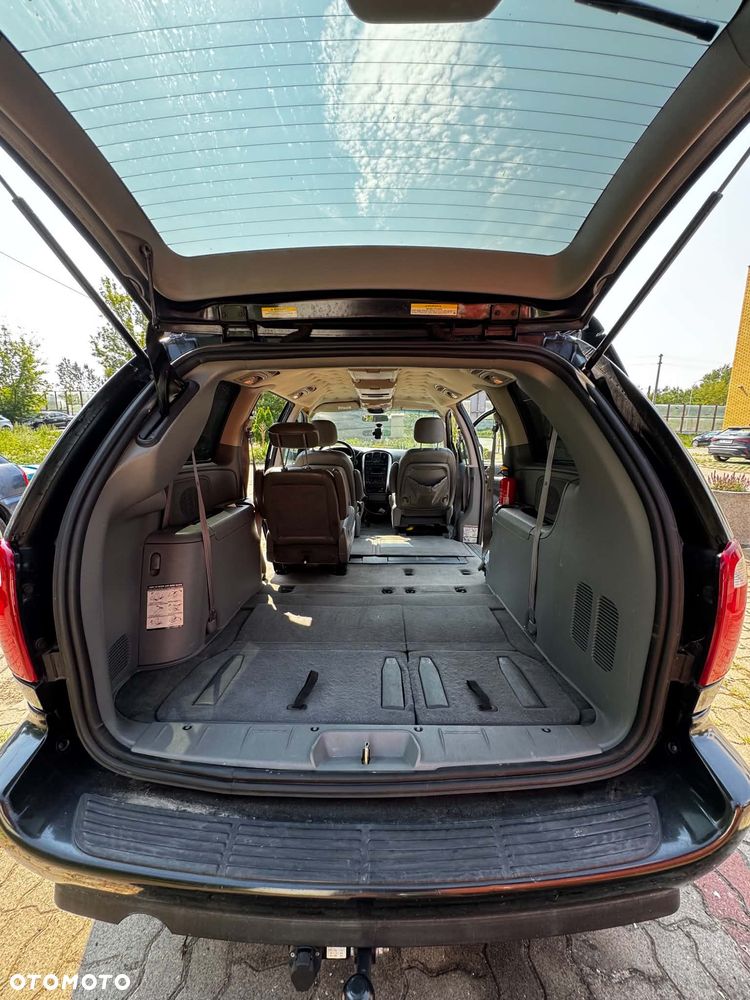 Chrysler Town & Country - 12