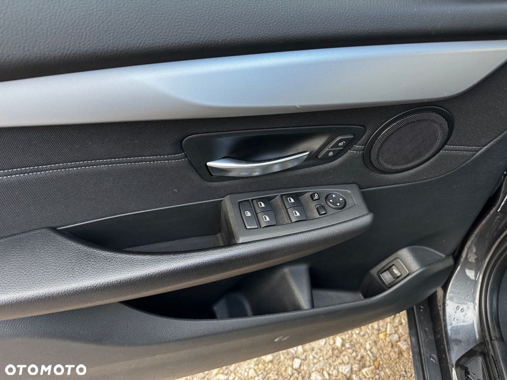 BMW Seria 2 218d - 33