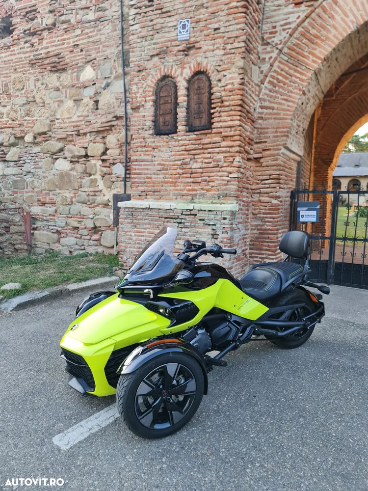 Can-Am Spyder - 16