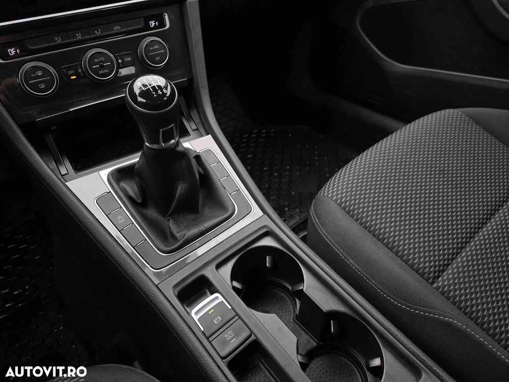 Volkswagen Golf - 11