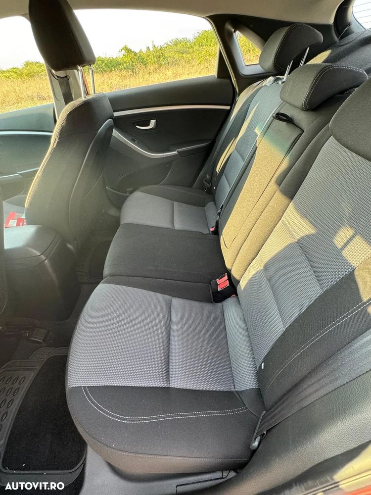 Hyundai i30 1.6 CRDI DPF 5DR MT Highway - 13