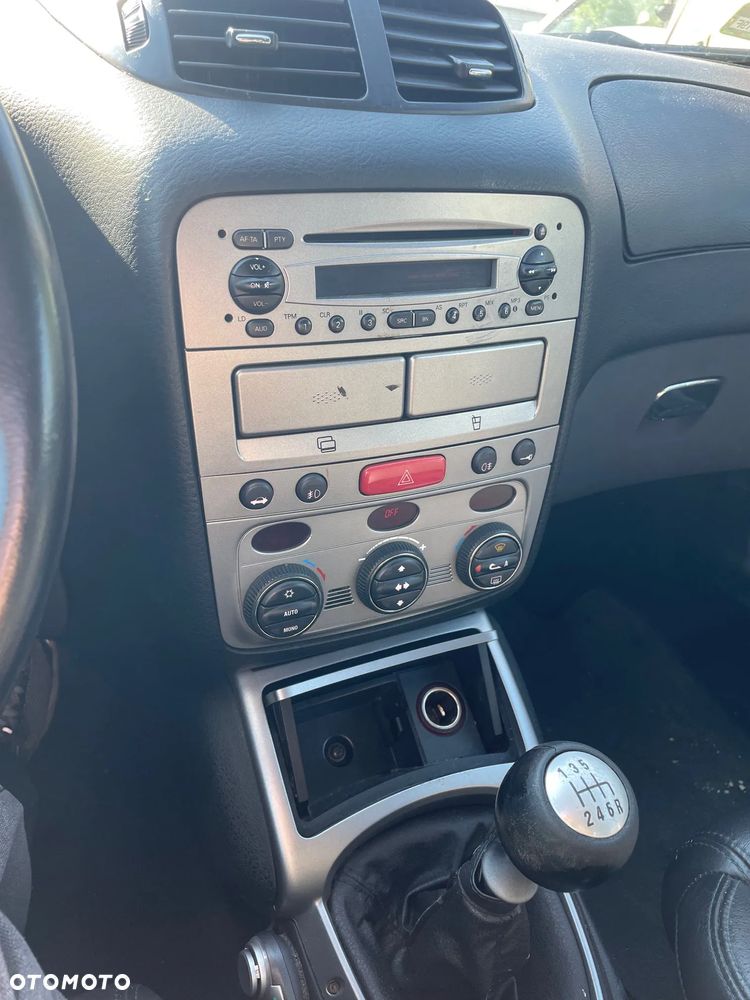 Alfa Romeo GT 1.9JTD 16V Distinctive - 8