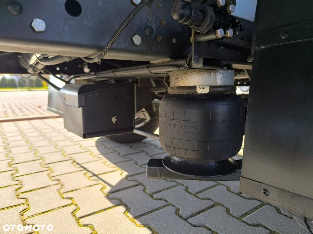 Iveco Daily 50C18 Plandeka, 12 Palet, Sypialnia, Firana+Drzwi z tyłu. - 35