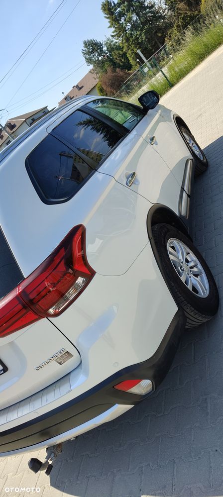 Mitsubishi Outlander 2.0 Invite + 2WD - 2