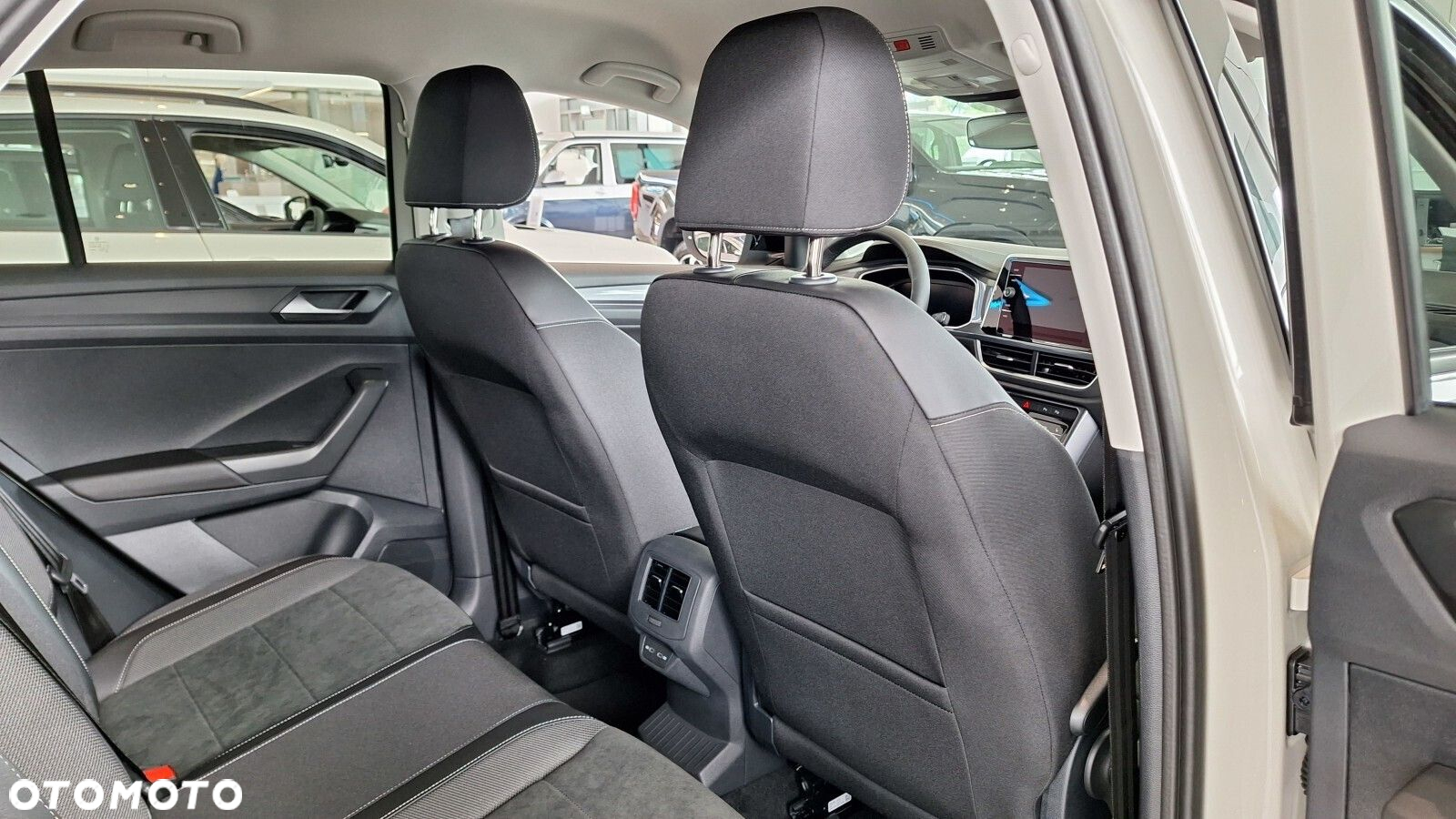 Volkswagen T-Roc - 31