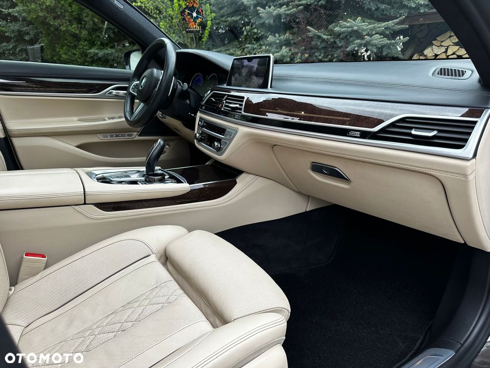 BMW Seria 7 750Li xDrive - 27