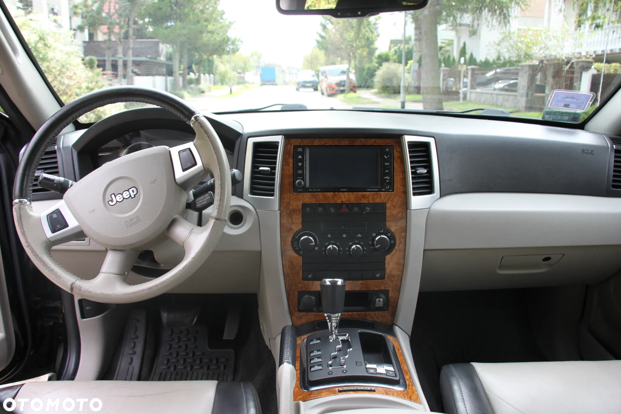 Jeep Grand Cherokee - 12