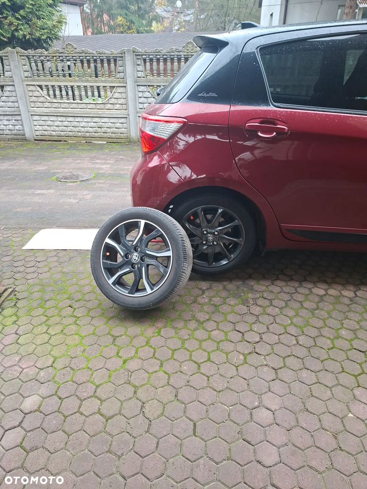 Toyota Yaris Hybrid 100 Selection Passion - 2