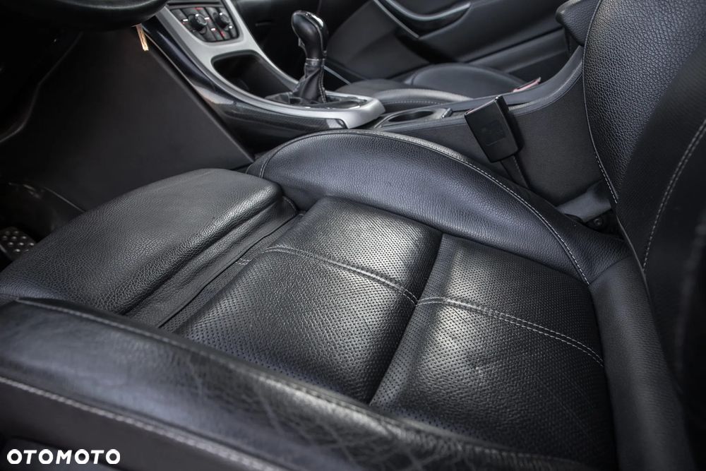 Opel Astra 1.6 Turbo Cosmo - 16