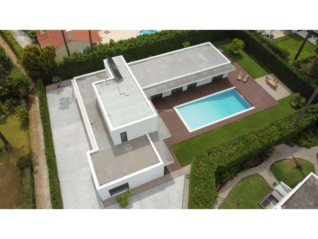 Moradia isolada T4, arquitetura contemporânea com garagem e piscina... - Grande imagem: 2/60
