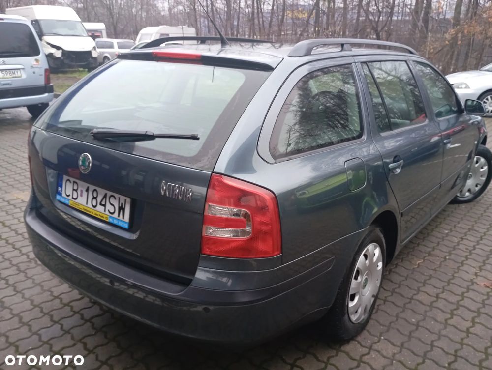 Skoda Octavia 1.6 Combi Ambiente - 12
