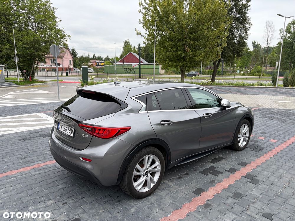 Infiniti Q30 1.5d Premium 7DCT - 18
