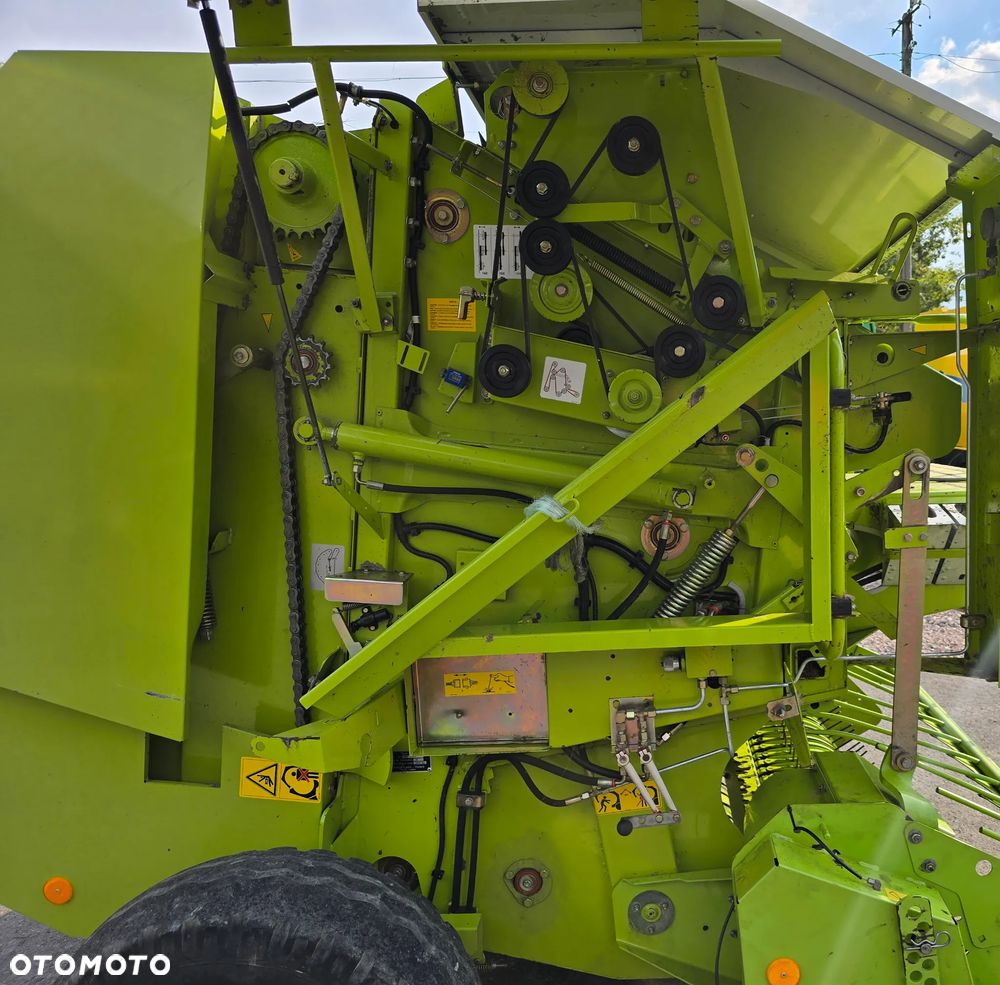 Claas Rollant 240 - 8