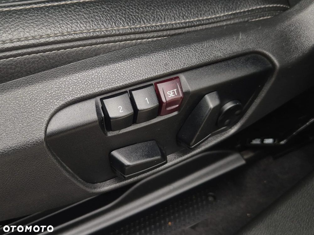 BMW X1 xDrive18d xLine - 17