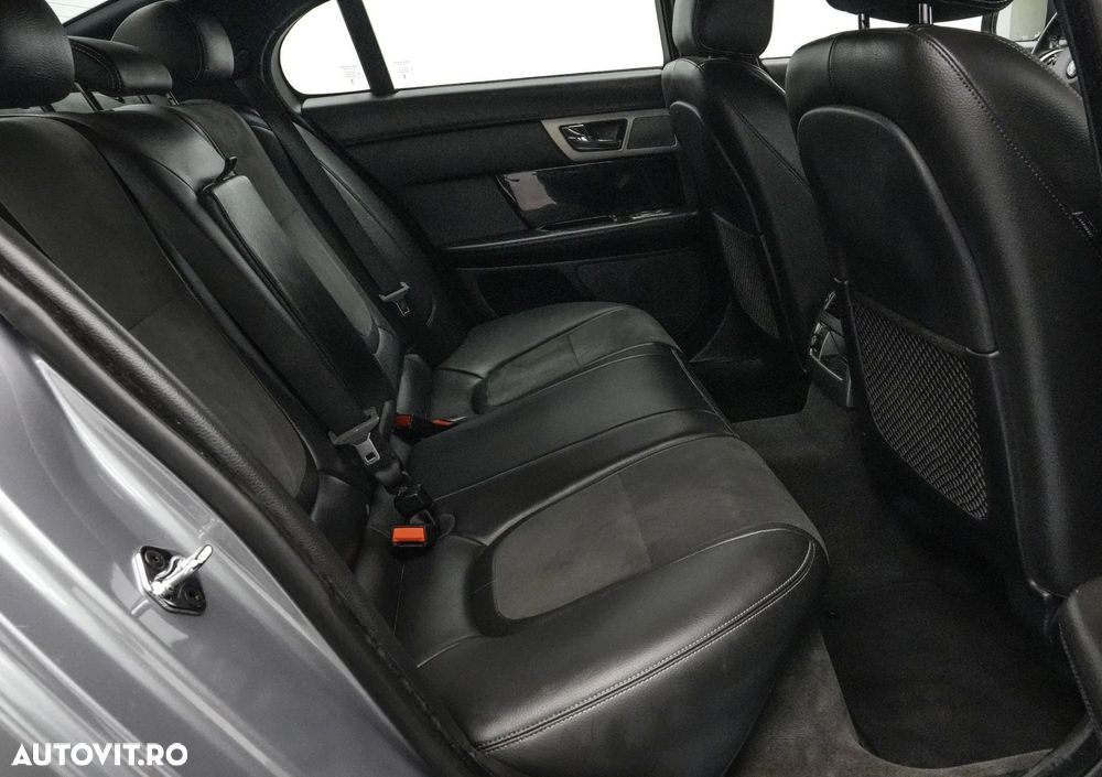 Jaguar XF 2.2D Premium Luxury - 17