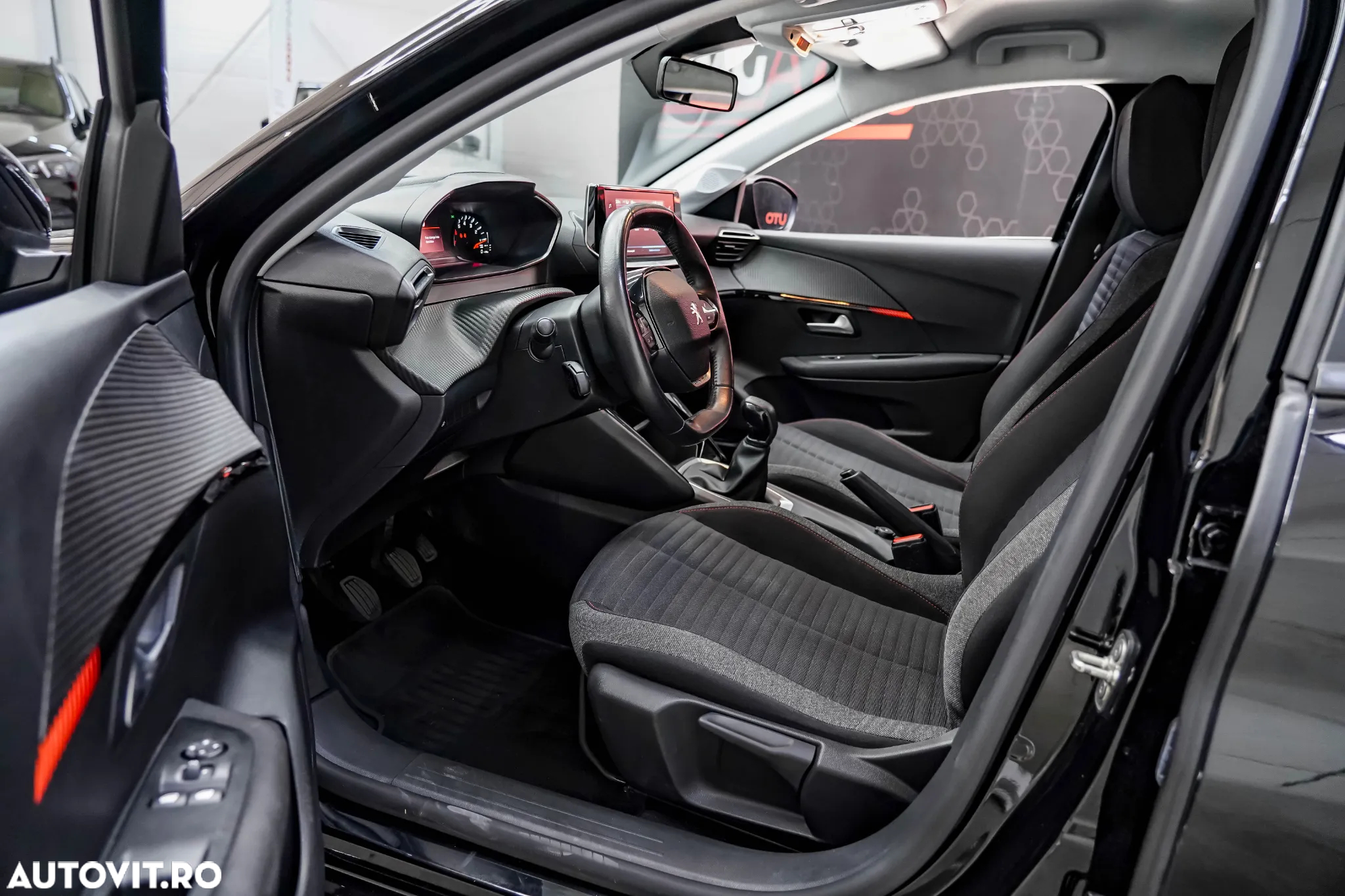 Peugeot 208 1.2 L PureTech STT Active - 6