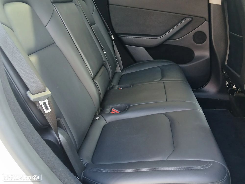 Tesla Model Y Long Range Dual Motor AWD - 16