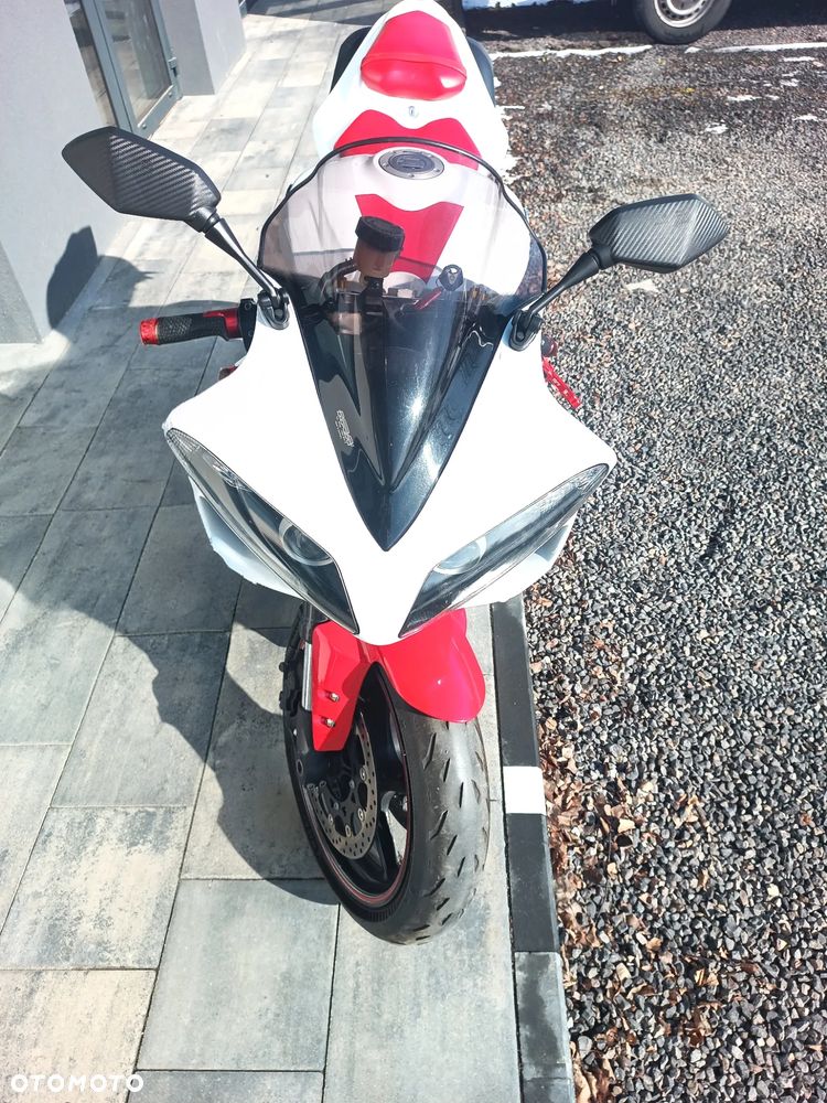 Yamaha R1 - 3