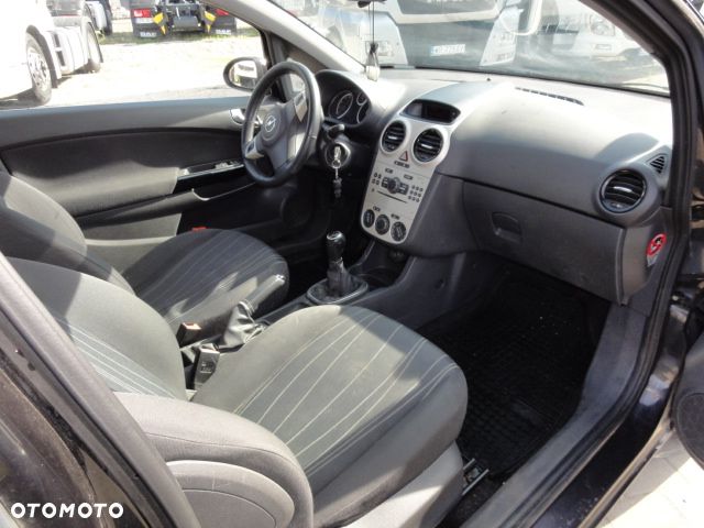 Opel Corsa 1.2 16V Cosmo - 13