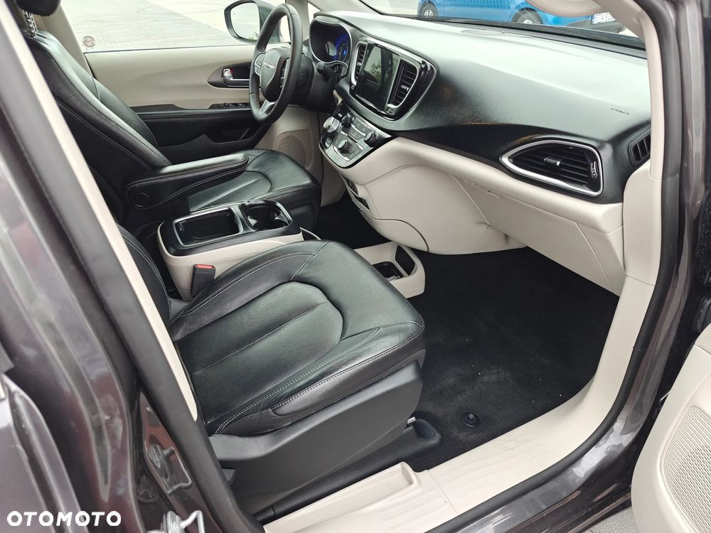 Chrysler Pacifica - 13