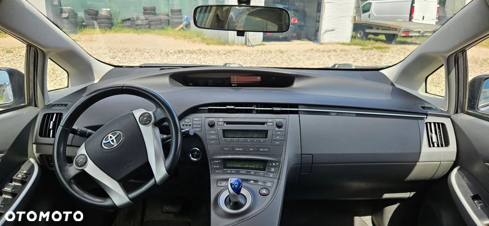 Toyota Prius (Hybrid) - 40