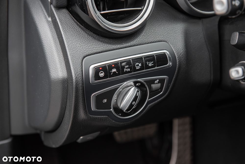 Mercedes-Benz Klasa C 400 4-Matic 9G-TRONIC - 17