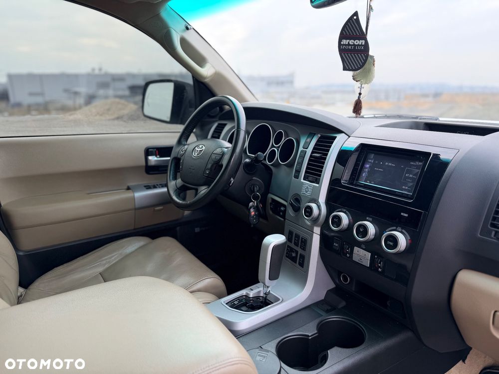 Toyota Sequoia - 29