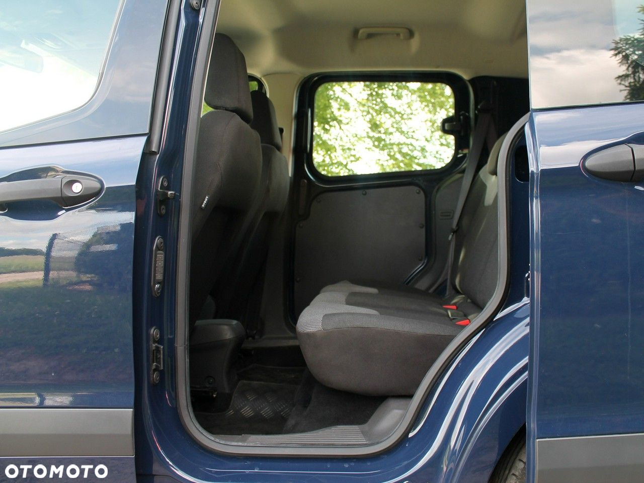 Ford Transit Courier - 17