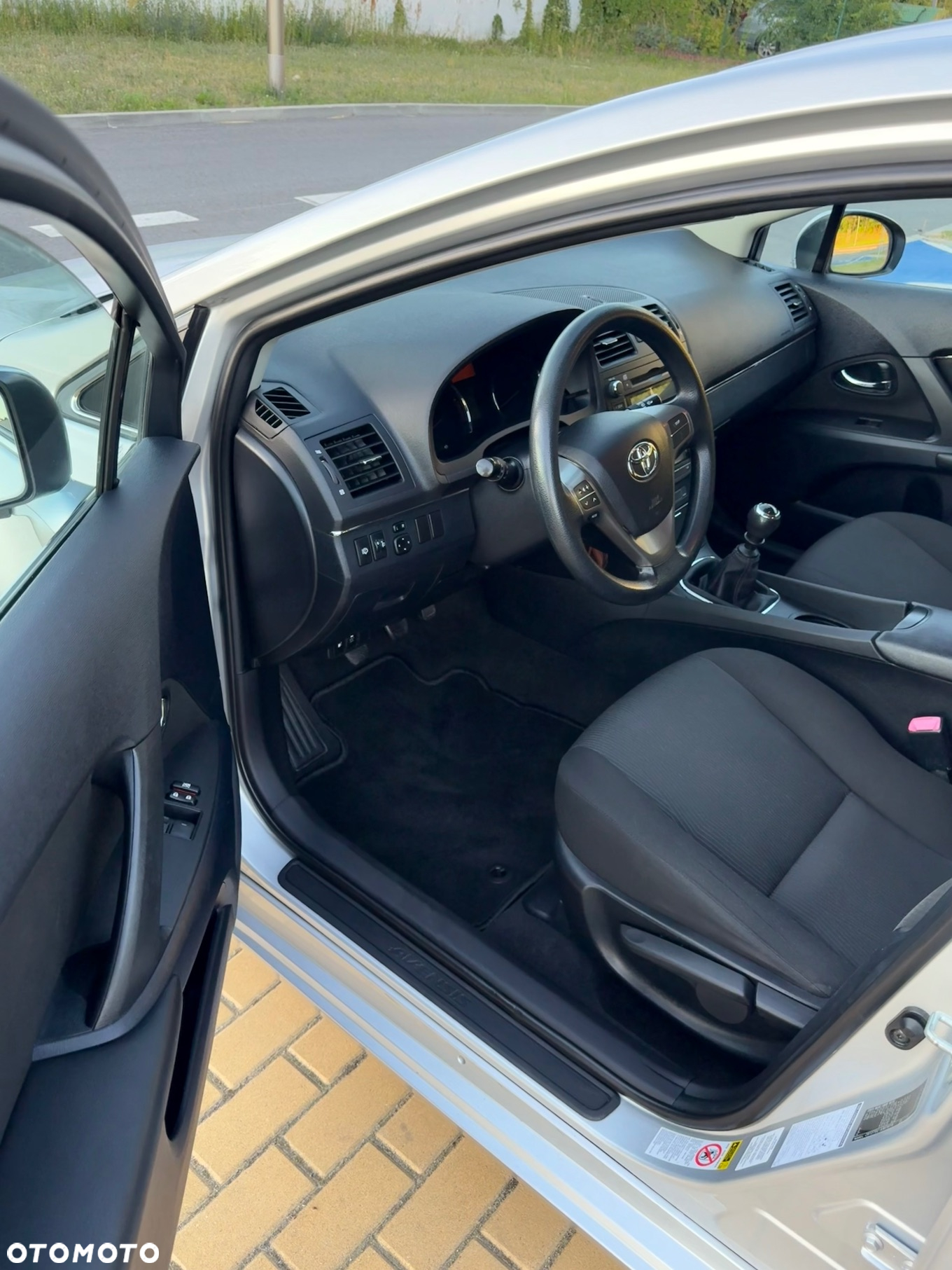 Toyota Avensis 1.6 Active - 10