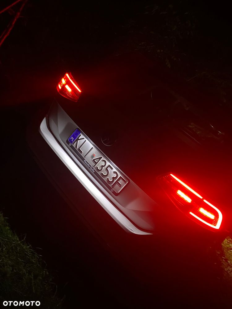 Volkswagen Passat Variant 2.0 TDI SCR DSG Highline - 16