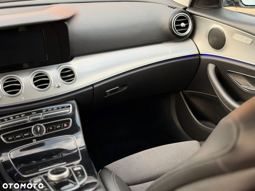 Mercedes-Benz Klasa E - 27