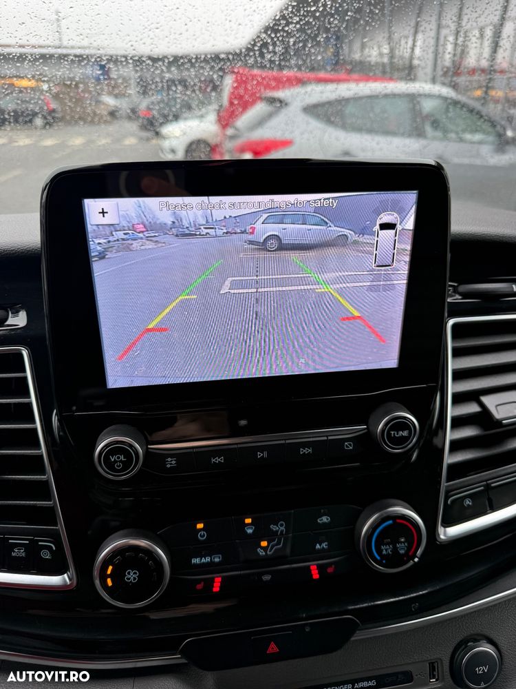 Ford Tourneo Custom Bus 320 2.0 EcoBlue 185 CP L2H1 Titanium X Aut. - 12