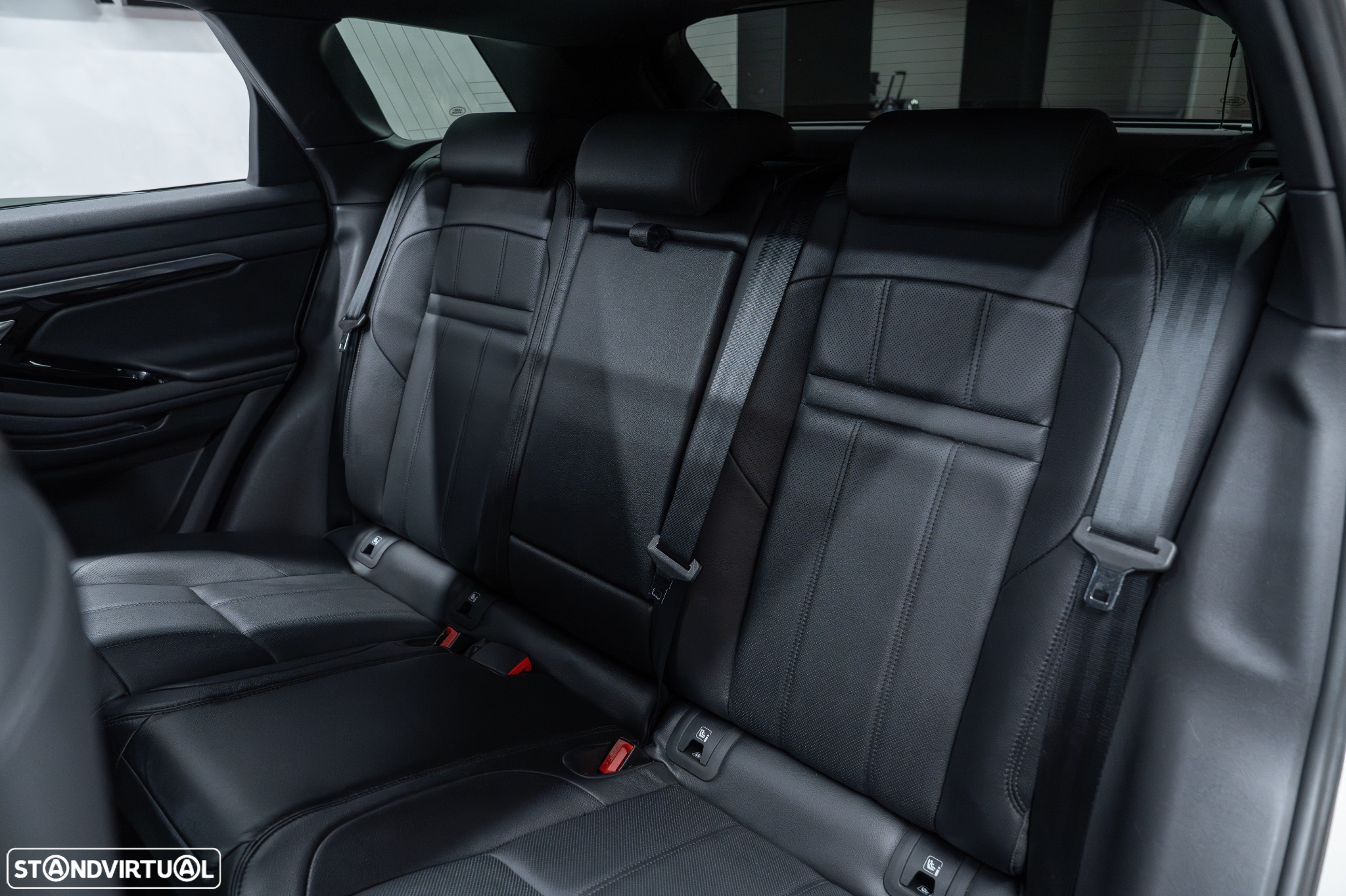 Land Rover Range Rover Evoque 1.5 P300e AWD R-Dynamic SE Auto - 49