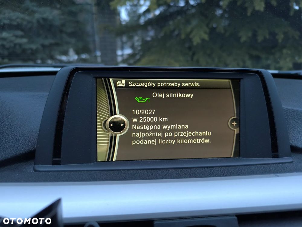 BMW Seria 3 318d xDrive - 11
