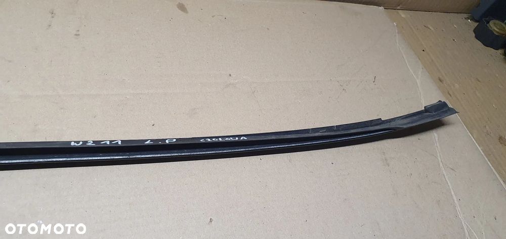 Listwa szyby czołowej lewy przód Mercedes E-Klasa W211 - 4