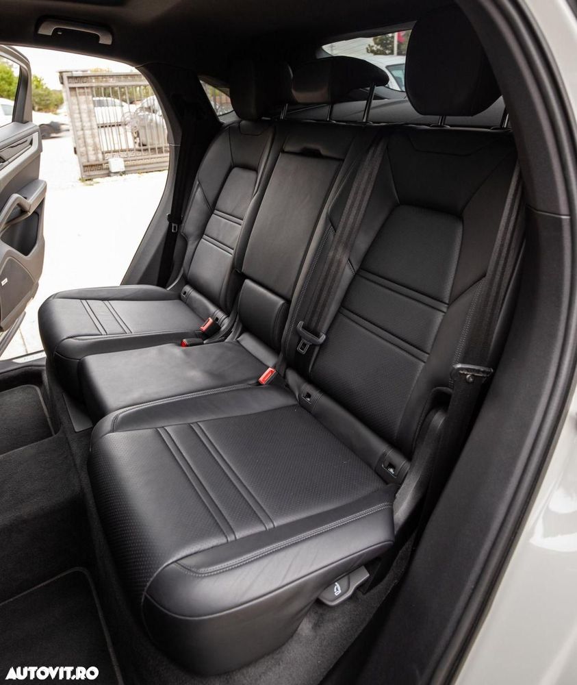 Porsche Cayenne Coupe - 12