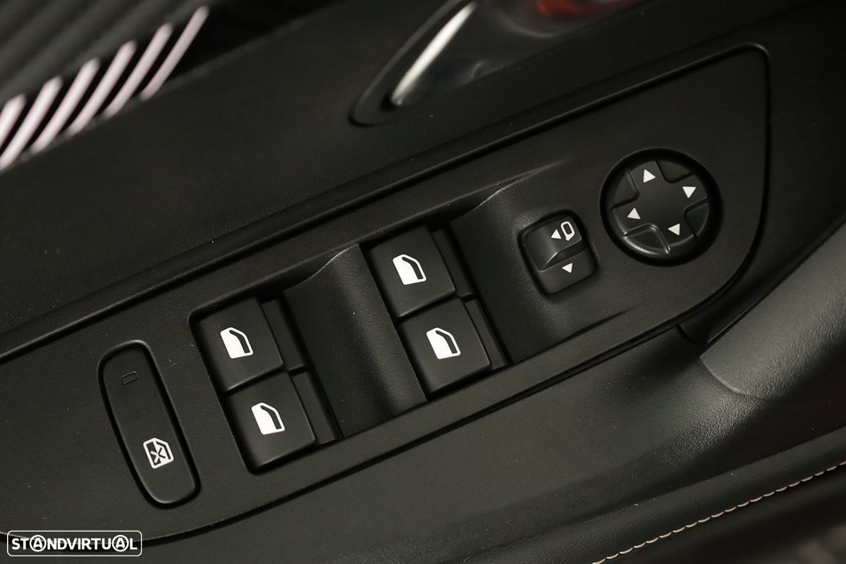 Peugeot 2008 1.2 PureTech Allure EAT8 - 22
