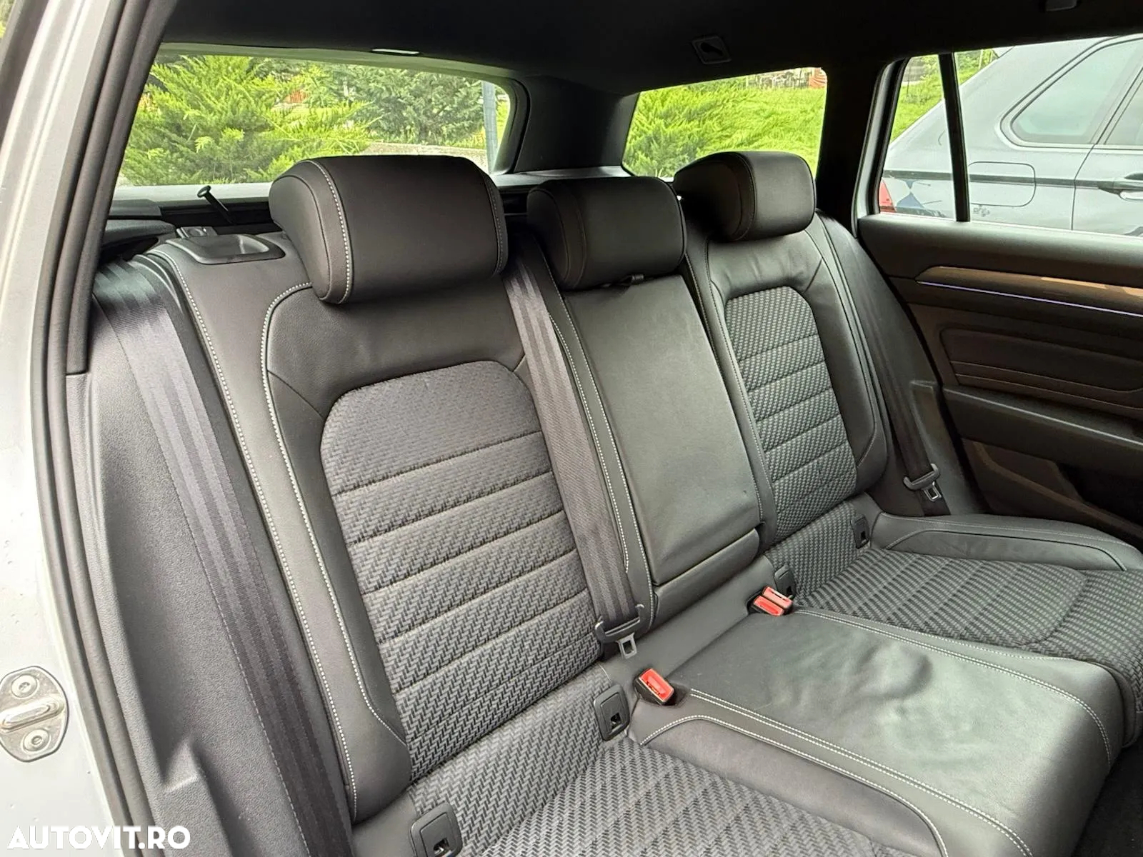 Volkswagen Passat Variant 2.0 TDI SCR DSG Business - 24