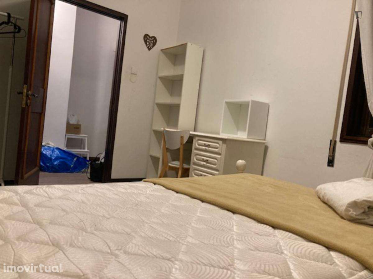 Quarto - localizado em Paranhos Porto - Grande imagem: 2/19