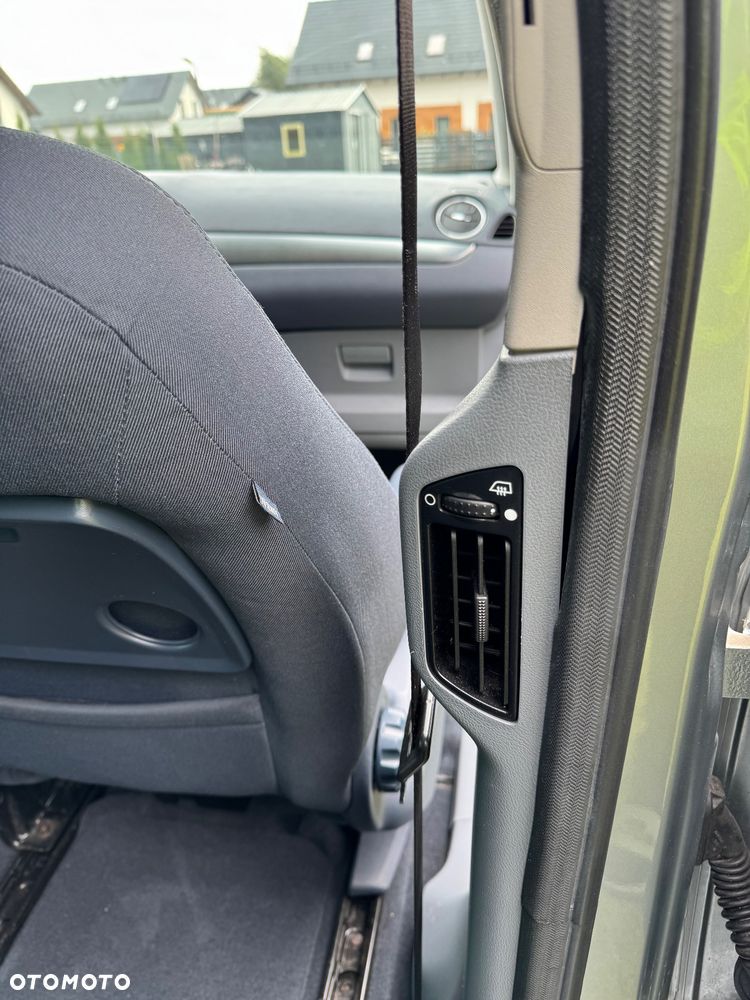 Ford S-Max - 12