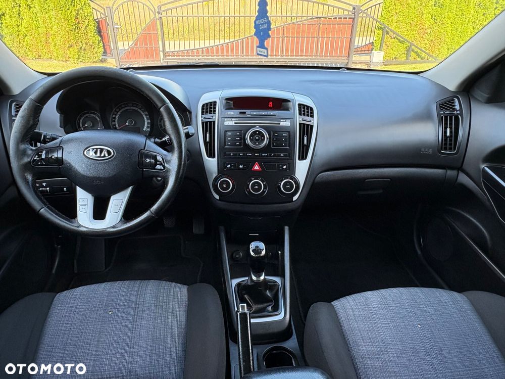 Kia Ceed - 12