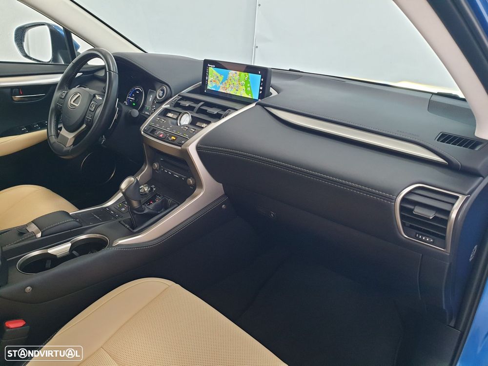 Lexus NX 300h Executive+ - 32
