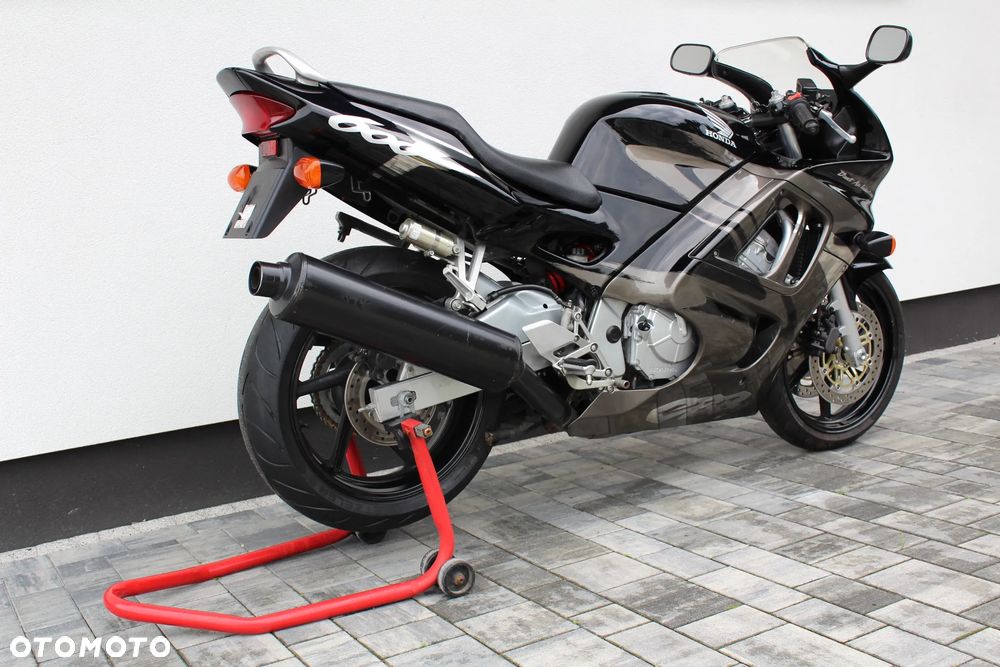 Honda CBR - 6