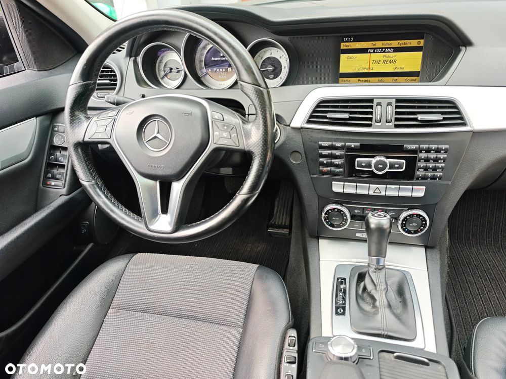 Mercedes-Benz Klasa C 250 CDI DPF (BlueEFFICIENCY) 7G-TRONIC Avantgarde - 32