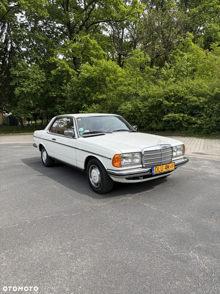 Mercedes-Benz W123 - 1