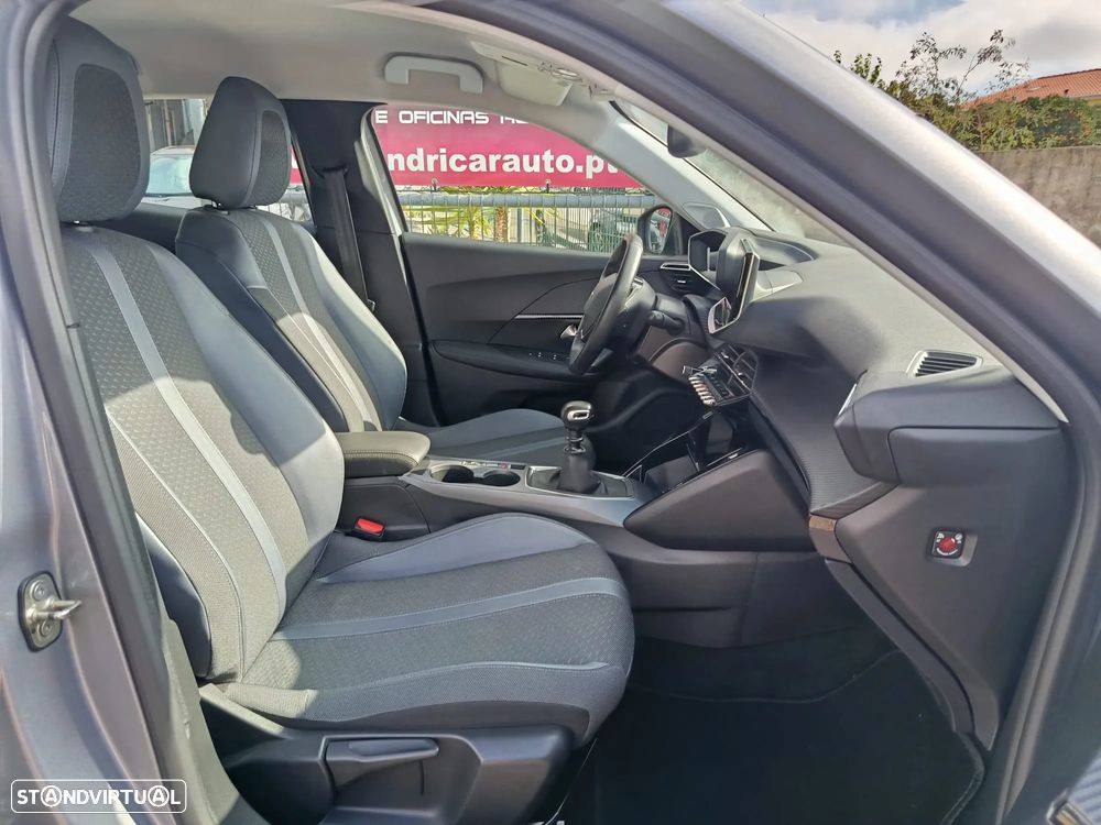 Peugeot 2008 1.2 PureTech Allure - 12